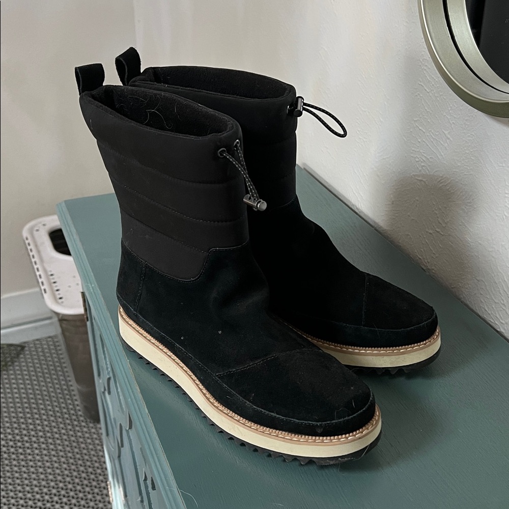 Toms Black Winter Suede and Nylon winter boots